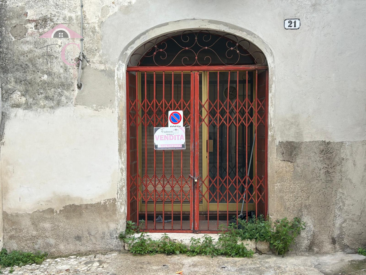 narni centro storico locale magazzino piano terra vetrina  6.jpg
